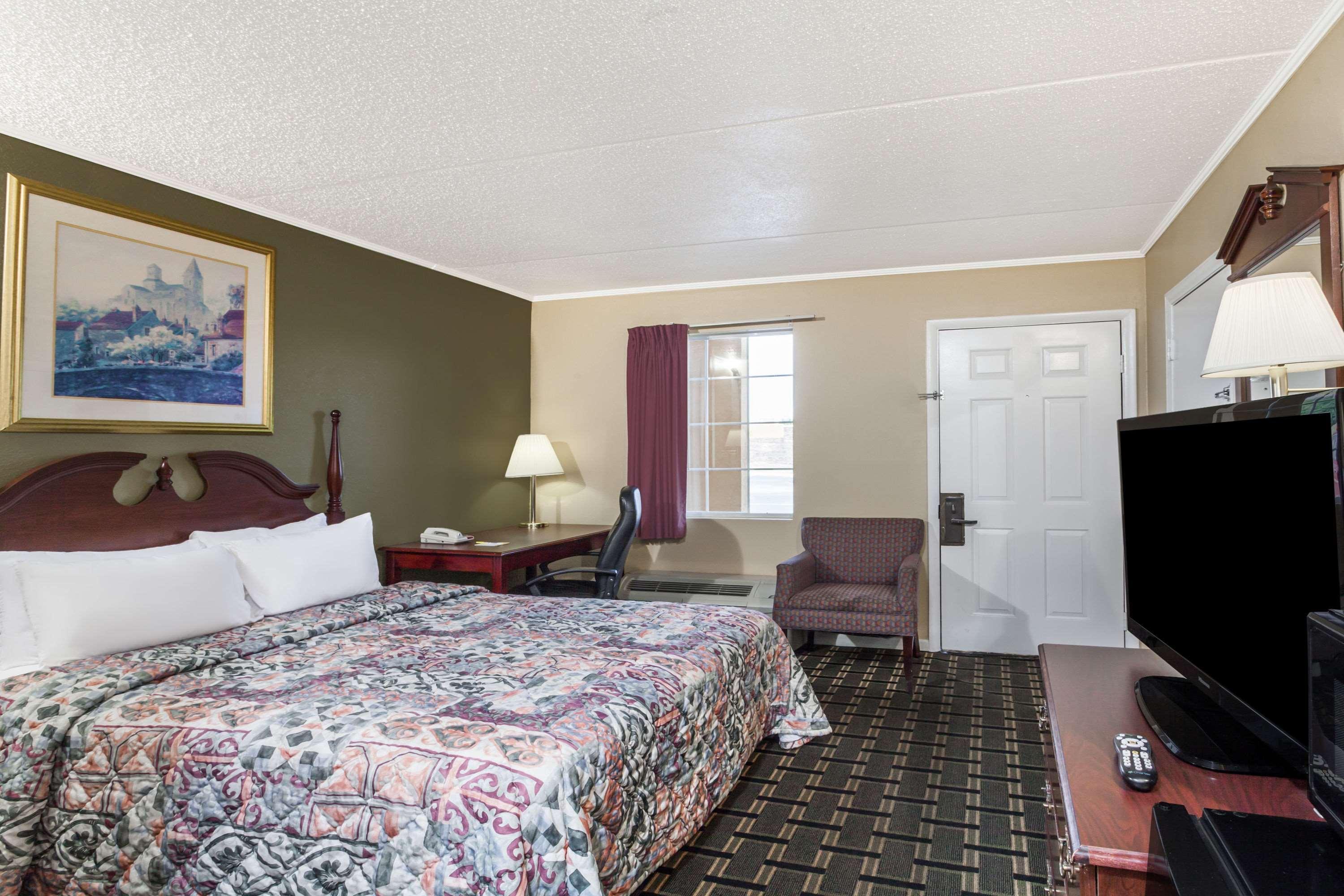 Days Inn By Wyndham Lenoir City Zewnętrze zdjęcie