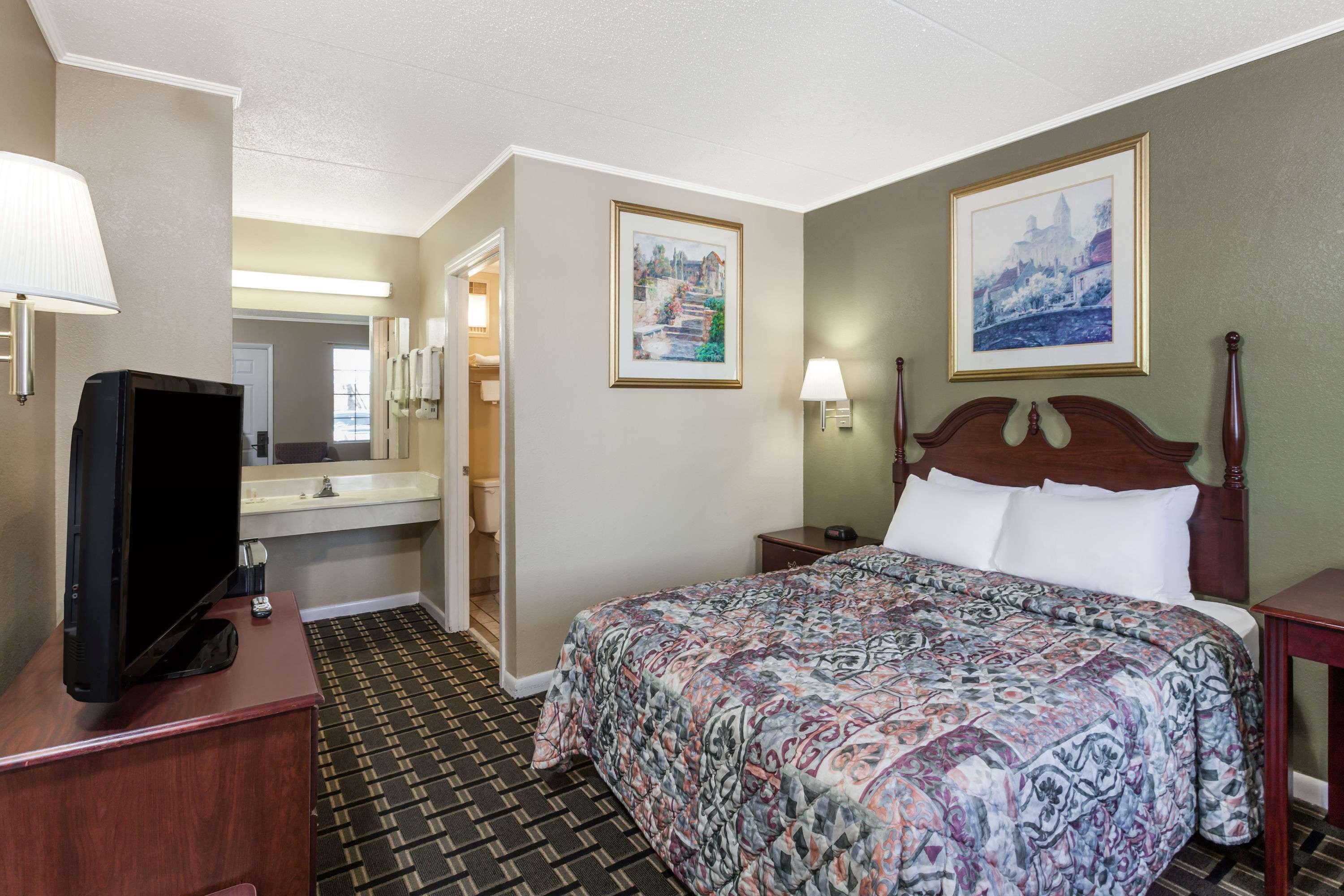 Days Inn By Wyndham Lenoir City Zewnętrze zdjęcie