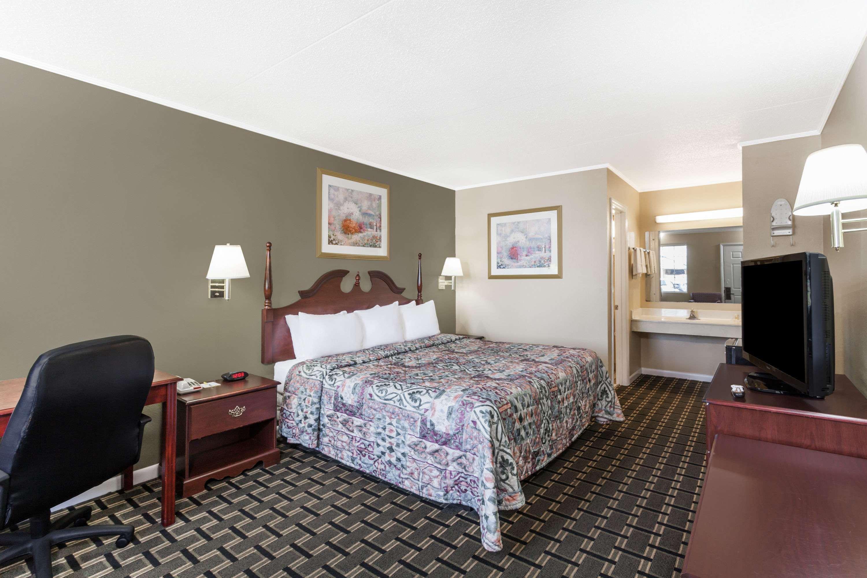 Days Inn By Wyndham Lenoir City Zewnętrze zdjęcie
